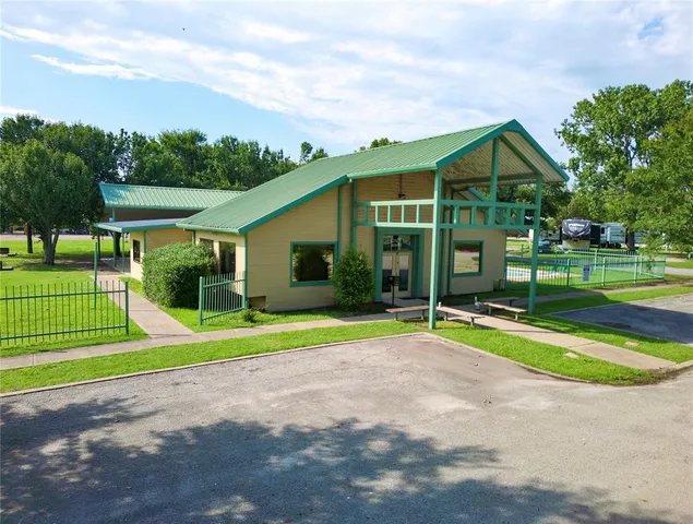a view of outdoor space yard and porch