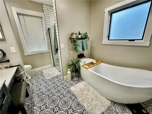 $535,000 | 186 North Sunset Drive, Maryville, MO 64468