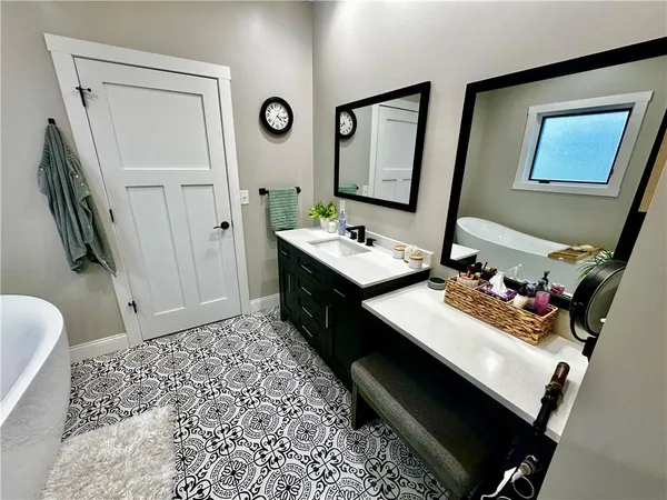 $535,000 | 186 North Sunset Drive, Maryville, MO 64468