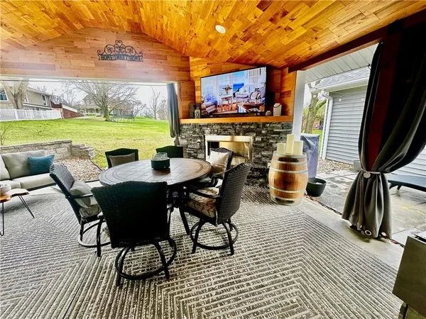 $535,000 | 186 North Sunset Drive, Maryville, MO 64468