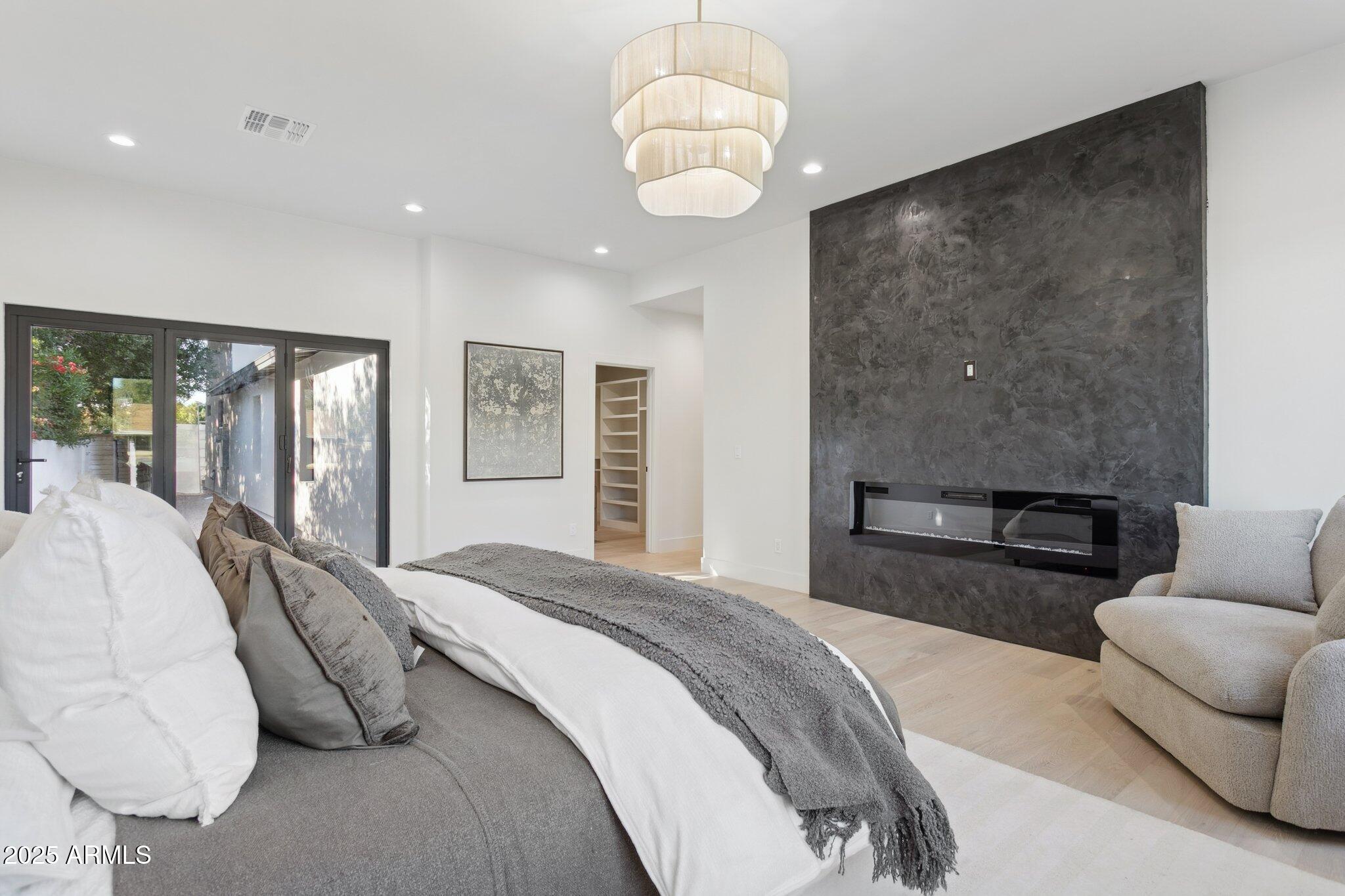 4512 North 38th Street Phoenix, AZ 85018 - Photo 16 of 35 Primary Suite