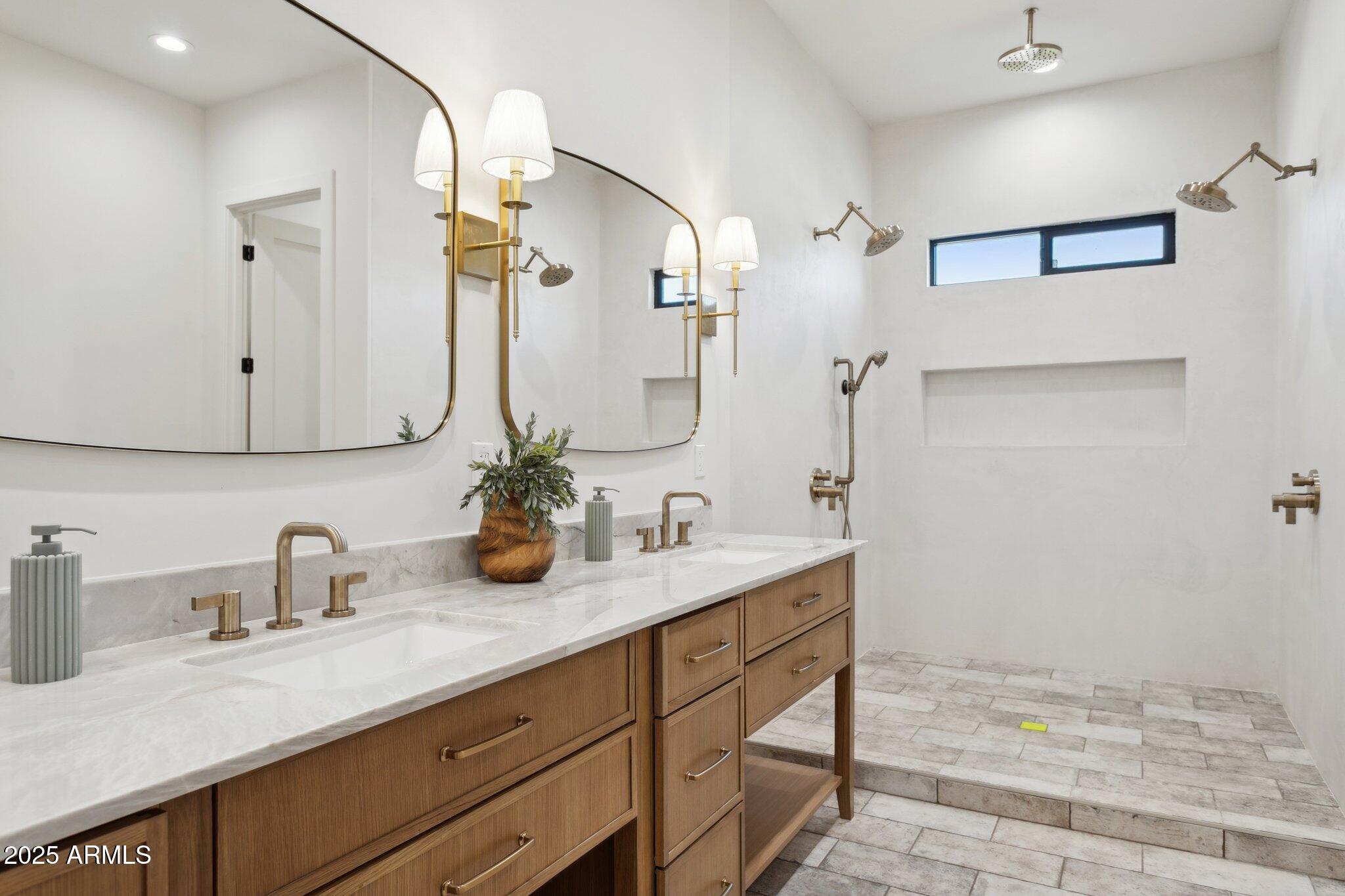 4512 North 38th Street Phoenix, AZ 85018 - Photo 17 of 35 Primary Bath