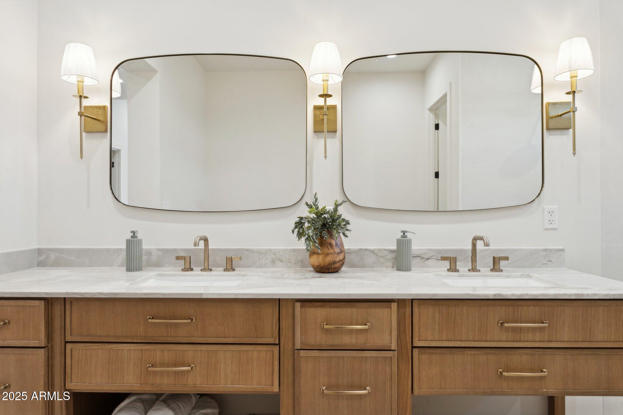 4512 North 38th Street Phoenix, AZ 85018 - Photo 18 of 35 Primary Bath