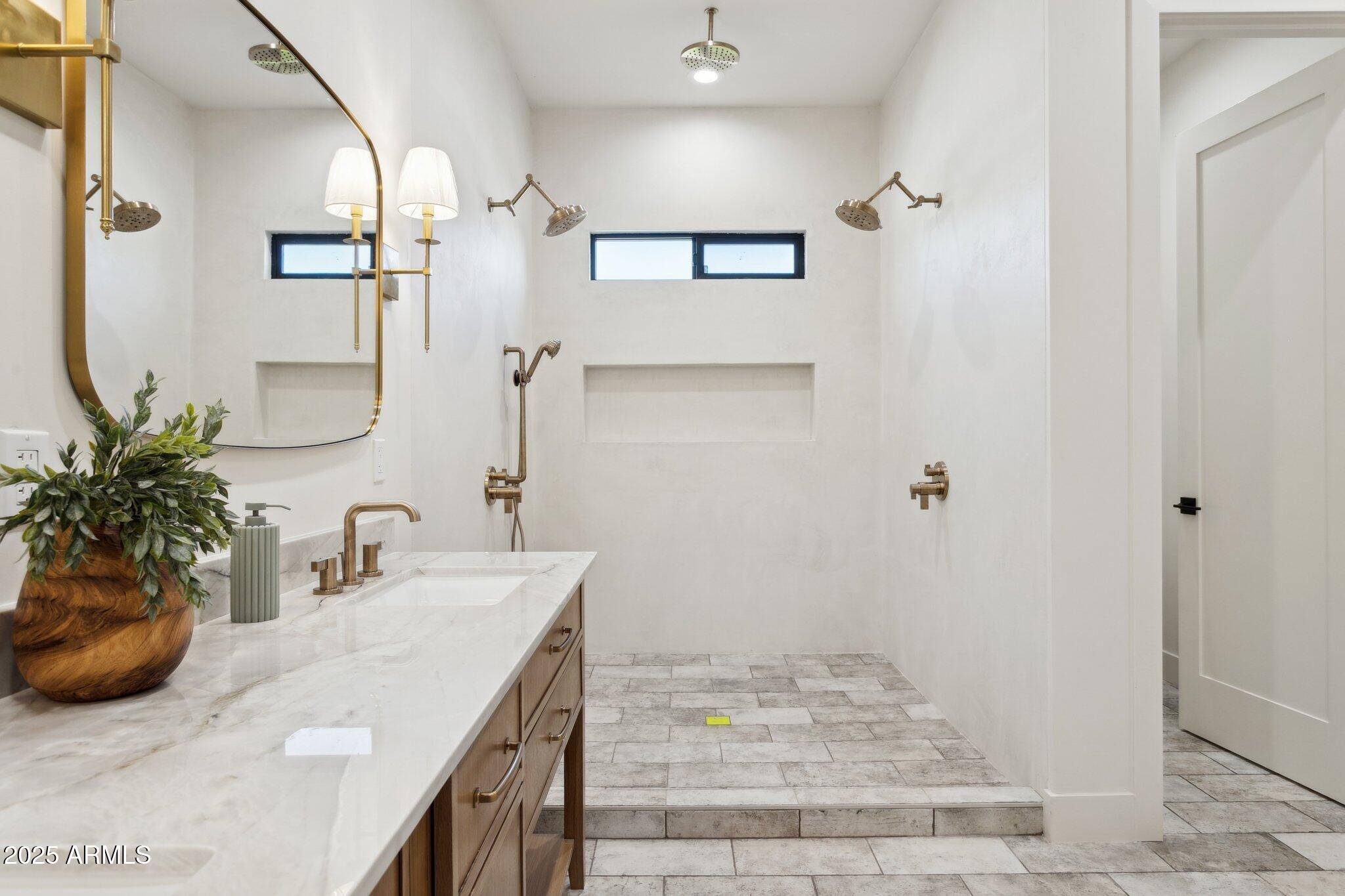 4512 North 38th Street Phoenix, AZ 85018 - Photo 19 of 35 Primary Bath