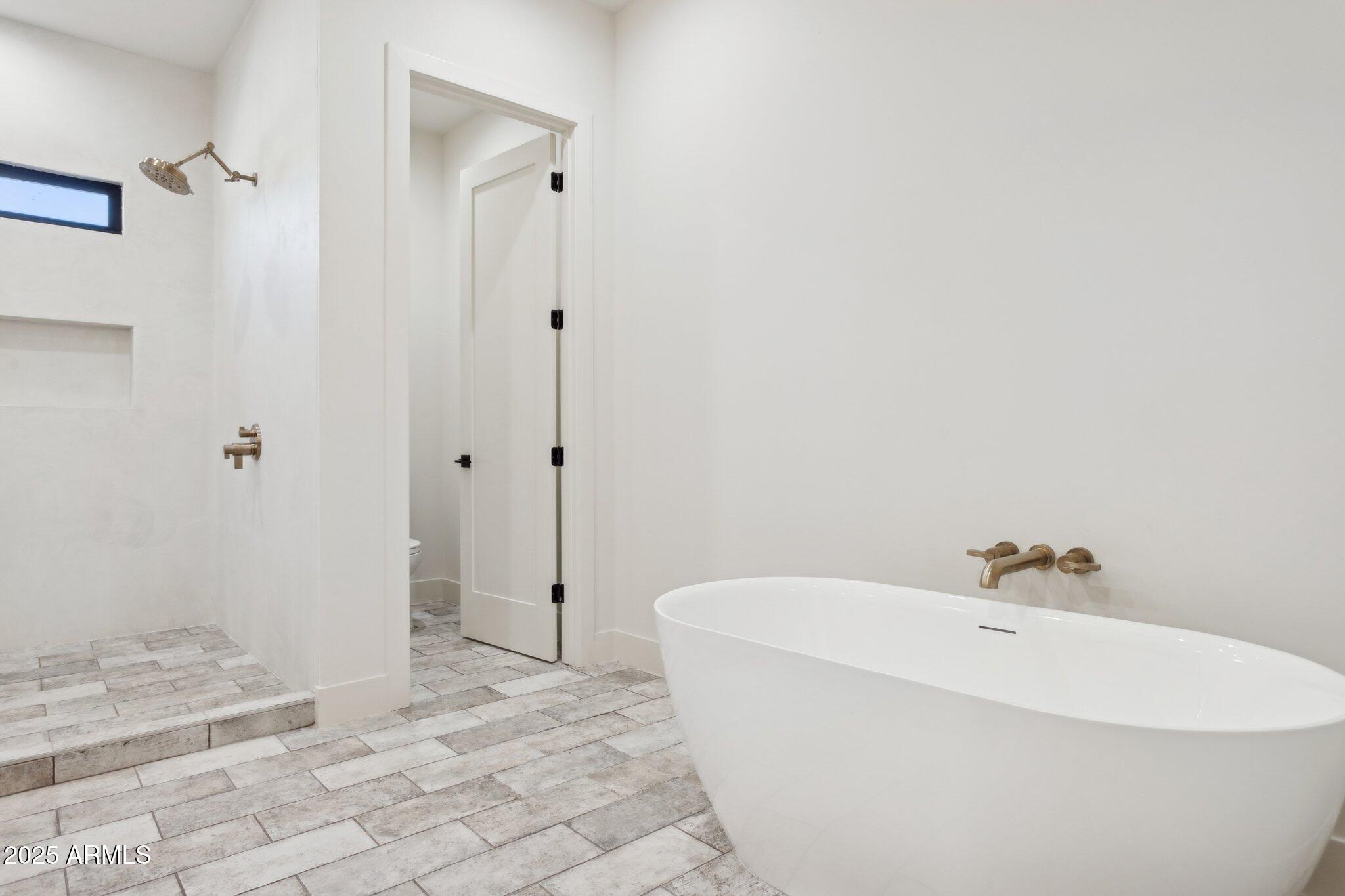 4512 North 38th Street Phoenix, AZ 85018 - Photo 20 of 35 Primary Bath