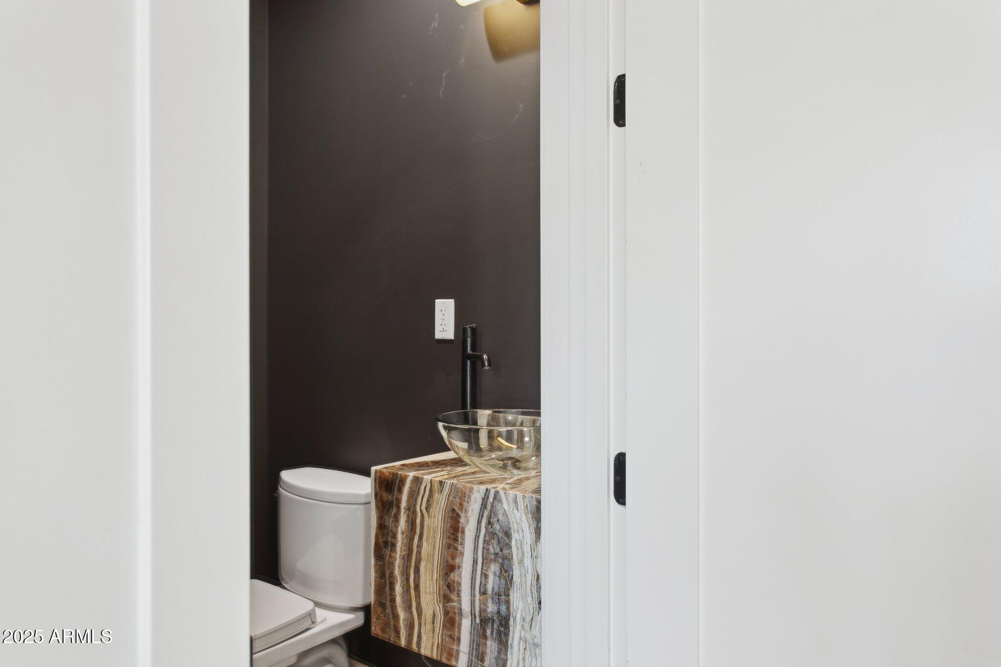 4512 North 38th Street Phoenix, AZ 85018 - Photo 22 of 35 Powder Room