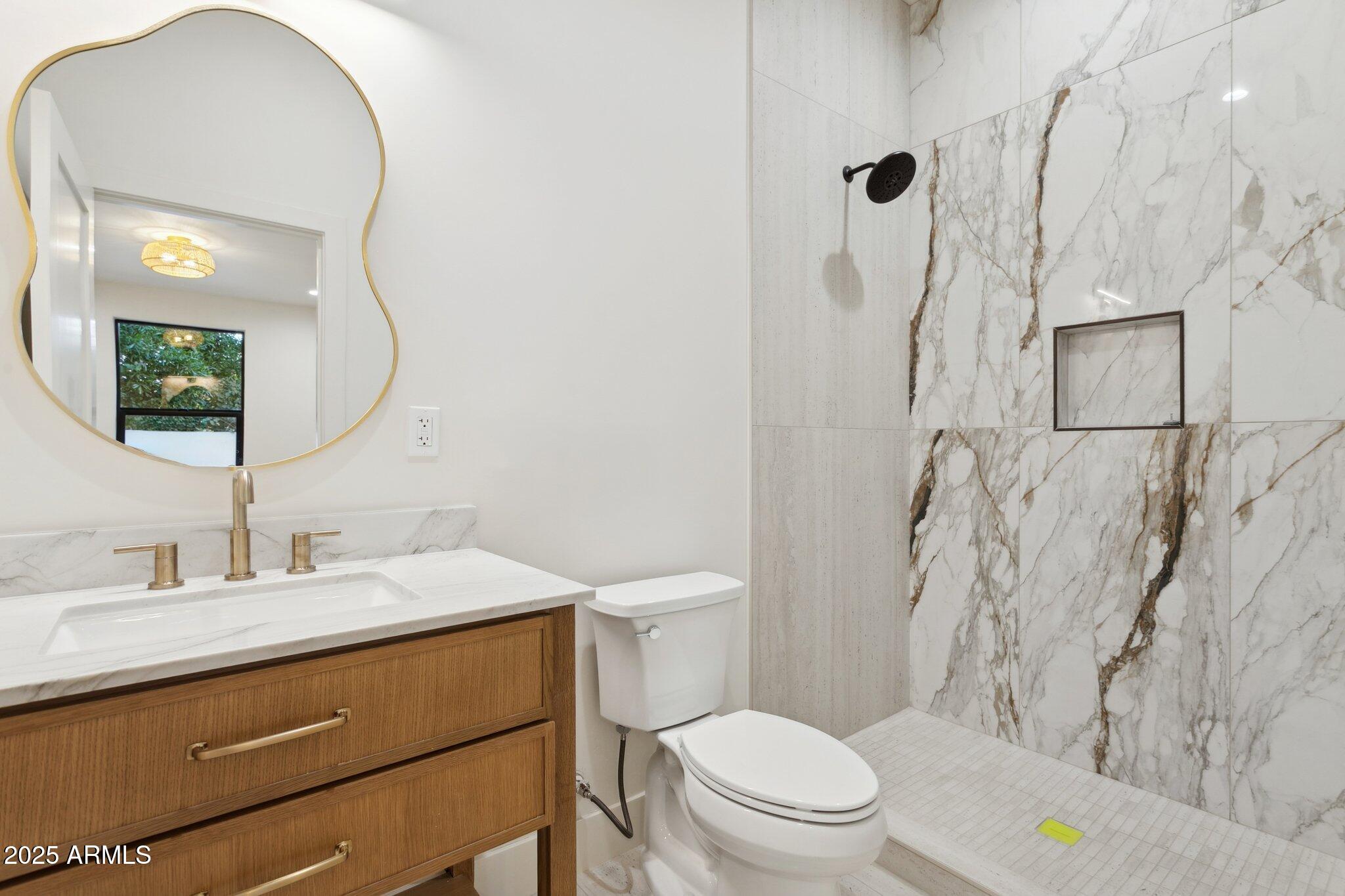 4512 North 38th Street Phoenix, AZ 85018 - Photo 27 of 35 3rd Bedroom Bath