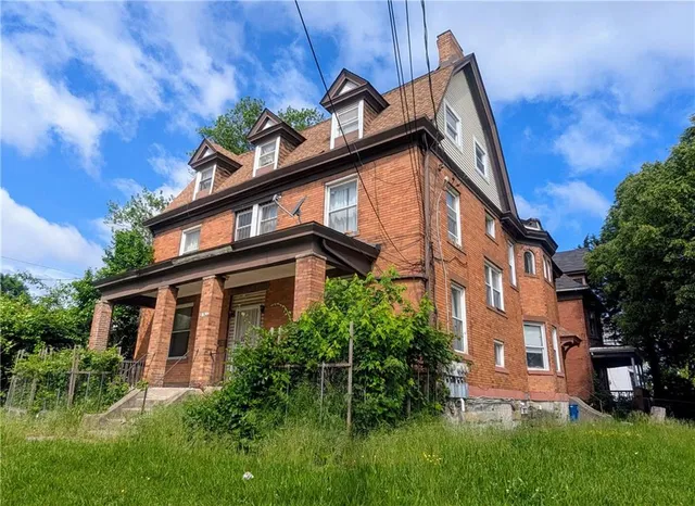 a view of a house with a yard and plants