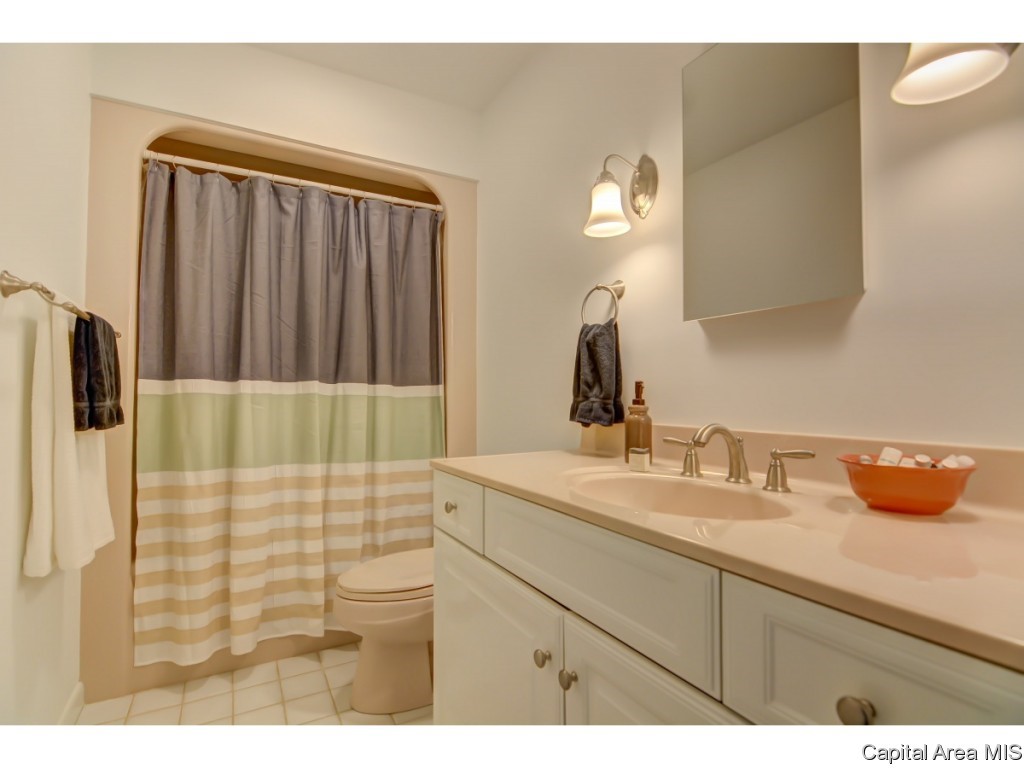 1129 Bridle Path Lane Springfield, IL 62712 - Photo 21 of 28