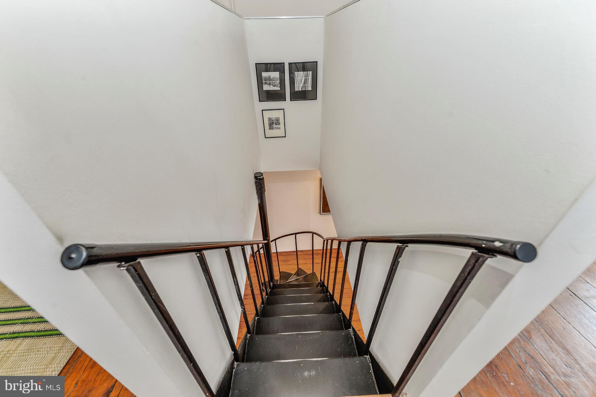39 North 3rd Street Philadelphia, PA 19106 - Photo 7 of 49 stair to living room