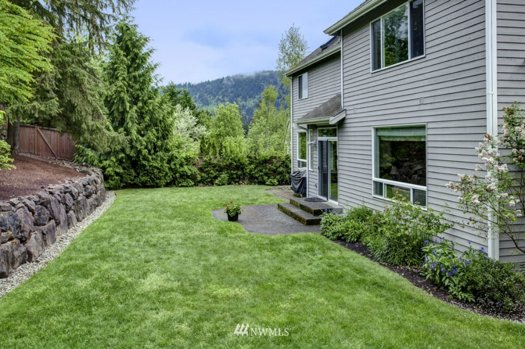 2003 Lyons Avenue Northeast Renton, WA 98059 - Photo 3 of 15