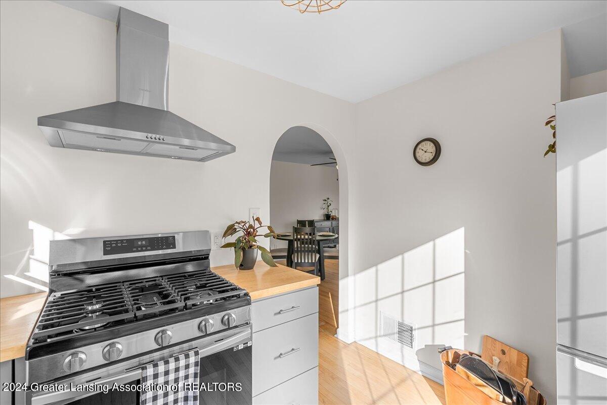 919 Maycroft Road Lansing, MI 48917 - Photo 11 of 58 Kitchen