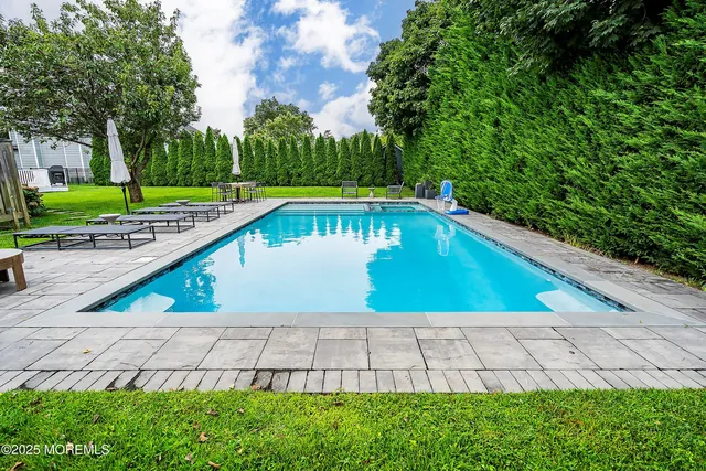 a view of an outdoor space