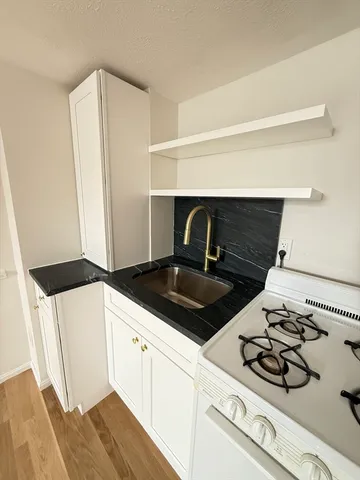 $2,000 | 313 Essex Street, Unit 203, Salem, MA 01970