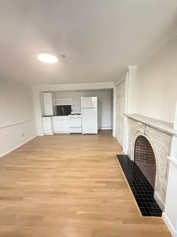 $2,000 | 313 Essex Street, Unit 203, Salem, MA 01970