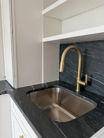 $2,000 | 313 Essex Street, Unit 203, Salem, MA 01970