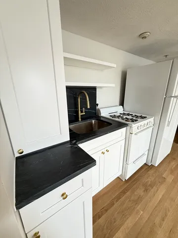 $2,000 | 313 Essex Street, Unit 203, Salem, MA 01970