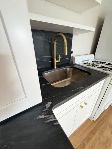 $2,000 | 313 Essex Street, Unit 203, Salem, MA 01970