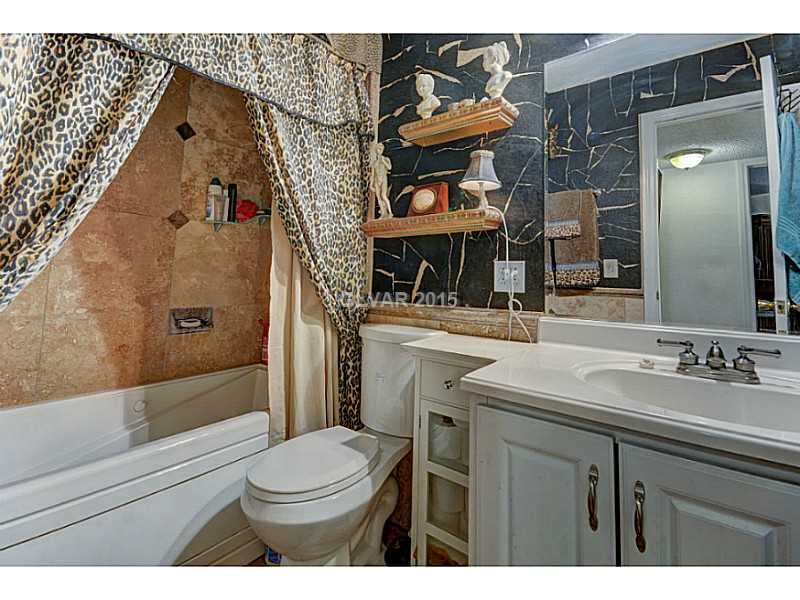 5821 Smoke Ranch Road, Unit D Las Vegas, NV 89108 - Photo 14 of 18 Bathroom.