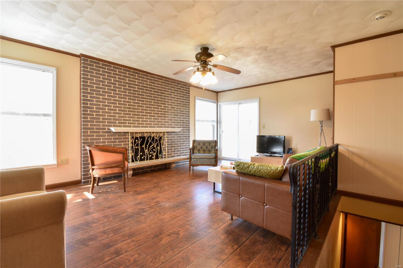 15222 Circle Drive Gillespie, IL 62033 - Photo 5 of 36