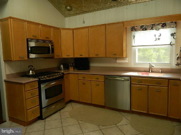 44 Georgetown Road Bordentown, NJ 08505 - Photo 6 of 25 Kitchen