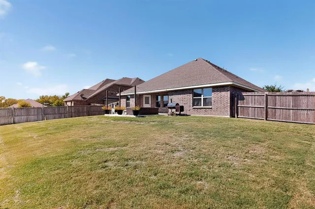 $305,000 | 135 Hillcrest Way, Crandall, TX 75114