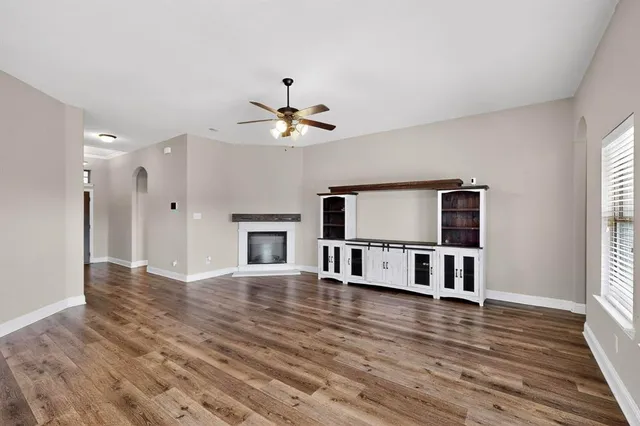 $305,000 | 135 Hillcrest Way, Crandall, TX 75114