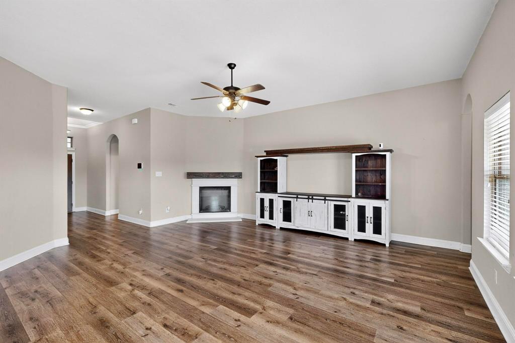 135 Hillcrest Way Crandall, TX 75114 - Photo 3 of 34