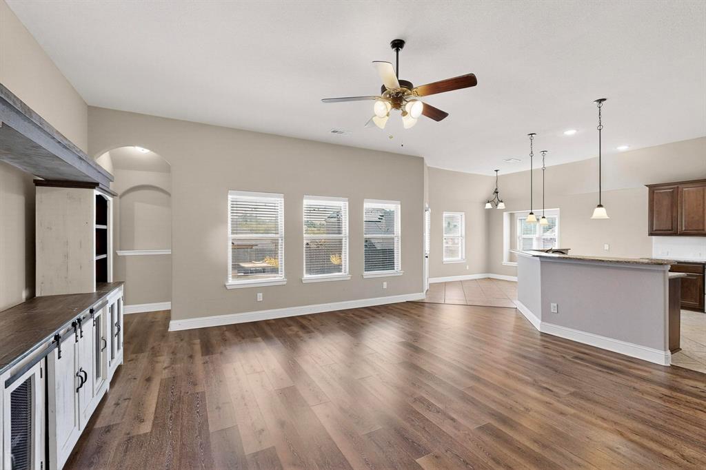 135 Hillcrest Way Crandall, TX 75114 - Photo 4 of 34