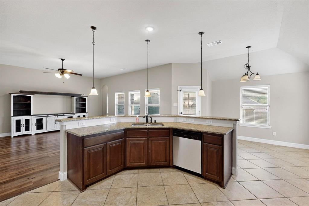 135 Hillcrest Way Crandall, TX 75114 - Photo 6 of 34