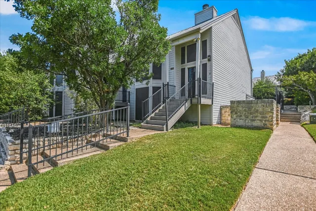 $2,500 | 169 World Of Tennis Square, Unit 169, Lakeway, TX 78738