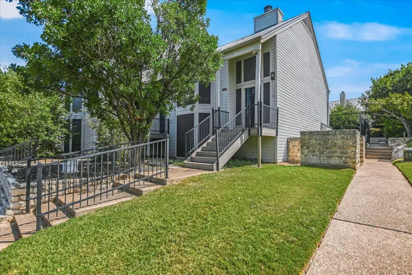 $2,500 | 169 World Of Tennis Square, Unit 169, Lakeway, TX 78738