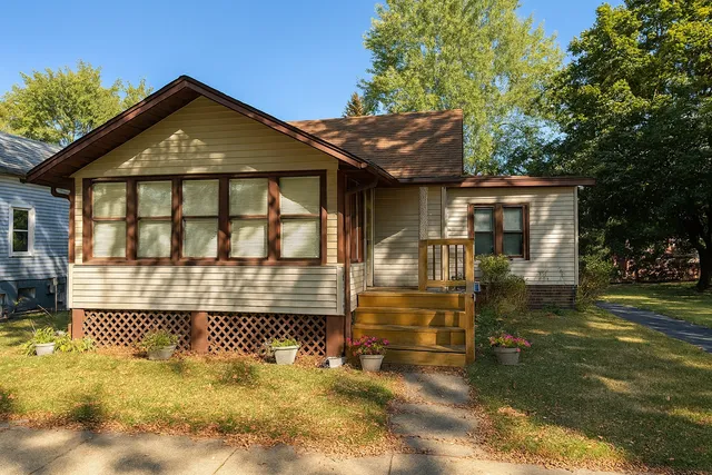 $214,900 | 943 Charles Street, Aurora, IL 60506