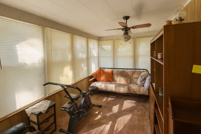 $214,900 | 943 Charles Street, Aurora, IL 60506