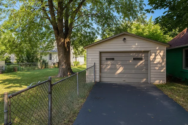 $214,900 | 943 Charles Street, Aurora, IL 60506