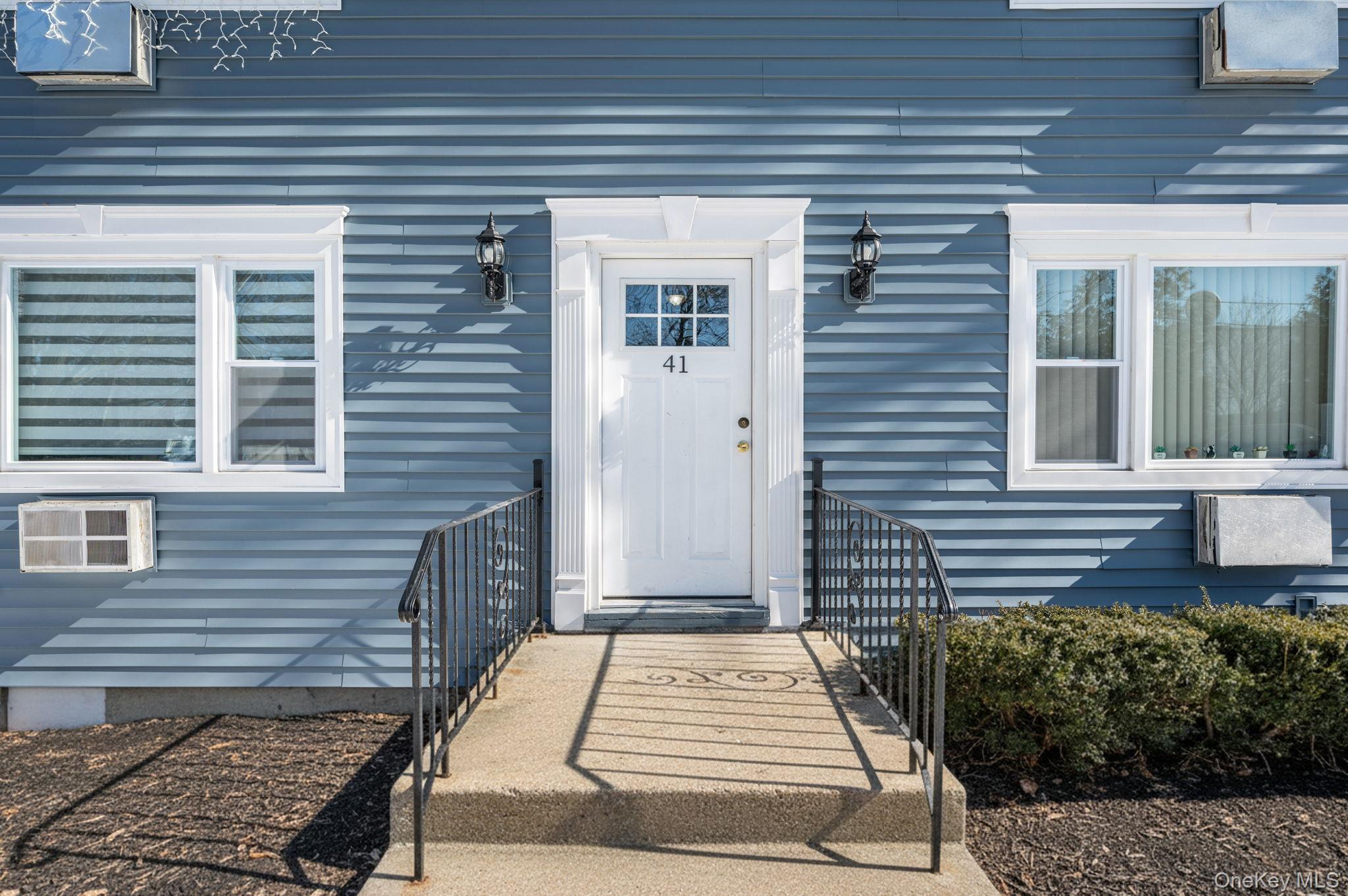 41 Arch Lane, Unit 2B Islip, NY 11751 - Photo 3 of 16