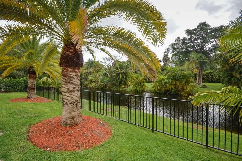 934 Southwest 21st Way Boca Raton, FL 33486 - Photo 24 of 25 a view of a backyard with a fountain