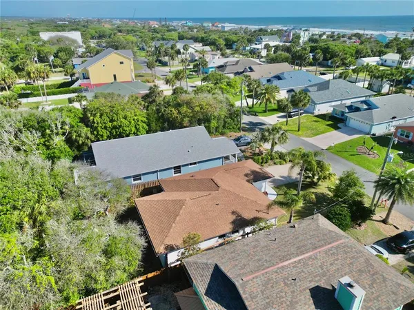 an aerial view of a house with yard swimming pool and outdoor seating