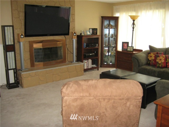 17826 Brook Boulevard Bothell, WA 98012 - Photo 7 of 25