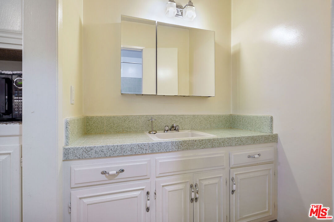 3720 Vinton Avenue, Unit 1A Los Angeles, CA 90034 - Photo 10 of 15 a bathroom with a sink and a mirror