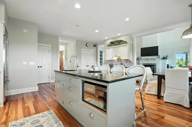 $2,595,000 | 323 Upper Old Town Trail, Charlotte, VT 05445