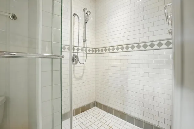 $2,595,000 | 323 Upper Old Town Trail, Charlotte, VT 05445