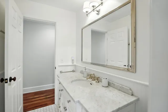 $2,595,000 | 323 Upper Old Town Trail, Charlotte, VT 05445