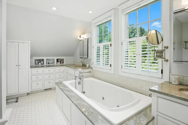 $2,595,000 | 323 Upper Old Town Trail, Charlotte, VT 05445