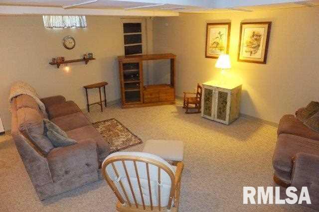 2346 Fairhaven Road Davenport, IA 52803 - Photo 12 of 21 Gallery Image 12