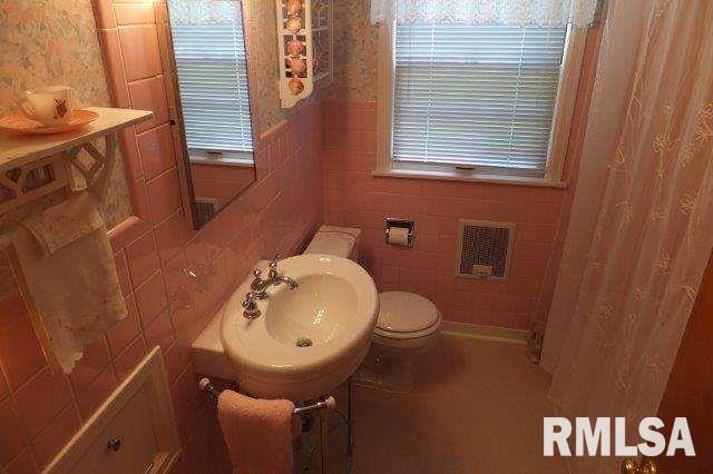 2346 Fairhaven Road Davenport, IA 52803 - Photo 13 of 21 Gallery Image 13
