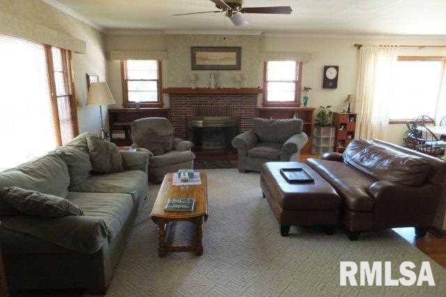 2346 Fairhaven Road Davenport, IA 52803 - Photo 2 of 21 Gallery Image 2