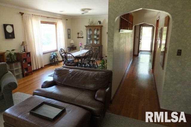 2346 Fairhaven Road Davenport, IA 52803 - Photo 4 of 21 Gallery Image 4