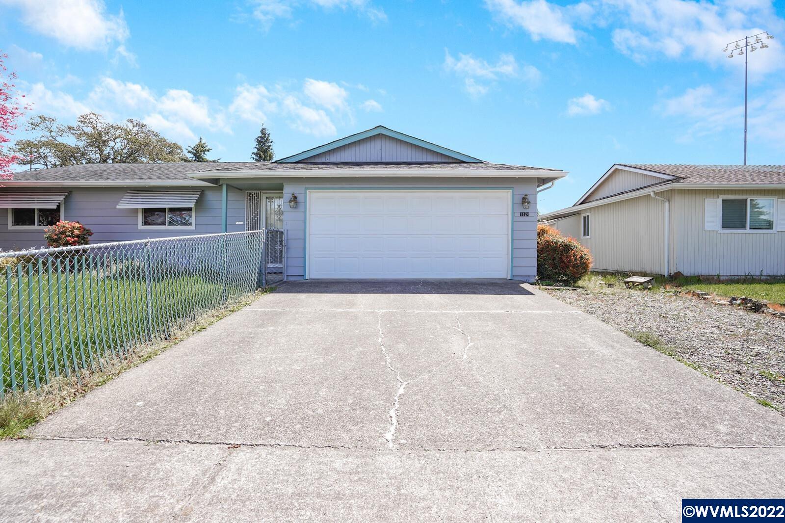 1124 Sharon Loop Southeast Salem, OR 97306 - Photo 2 of 32