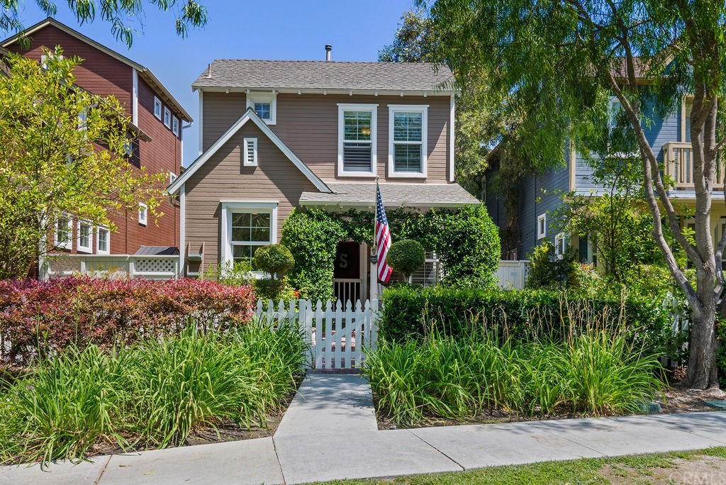 4 Oatfield Farm Ladera Ranch, CA 92694 - Photo 1 of 1 a front view of a house with a yard